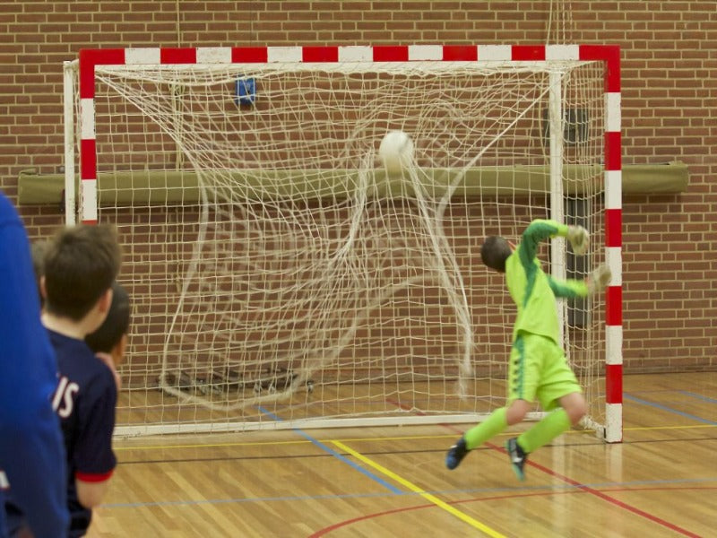 handbaldoel met wit smoornet