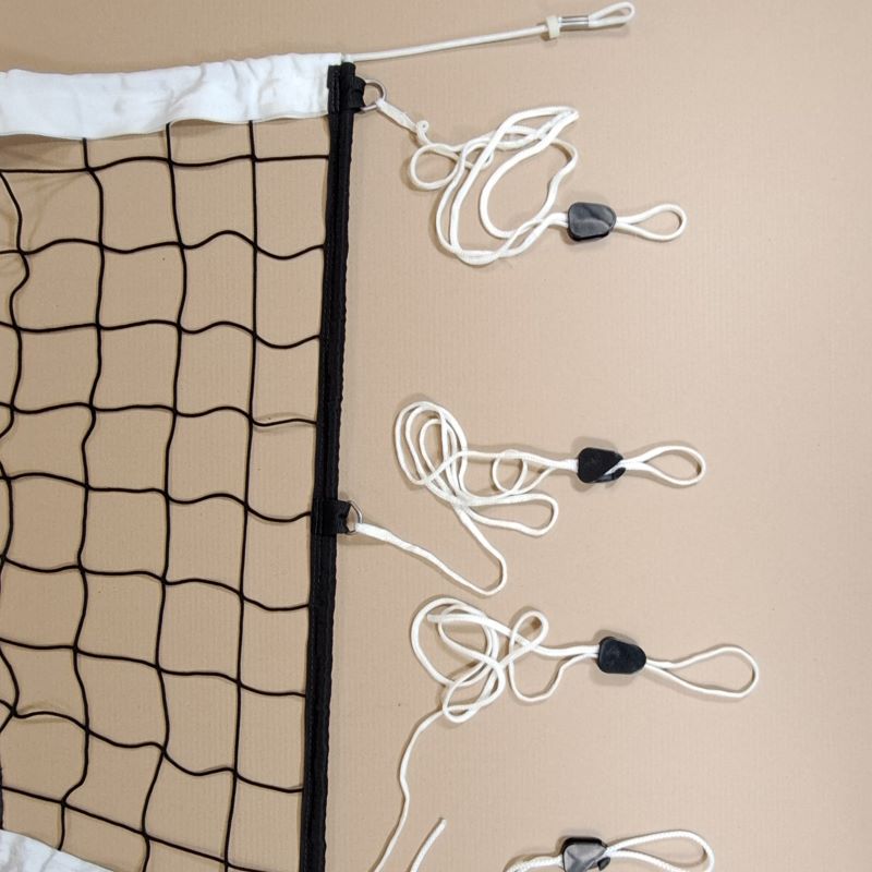 touwklem bevestigd aan spanlijnen FIVB volleybalnet