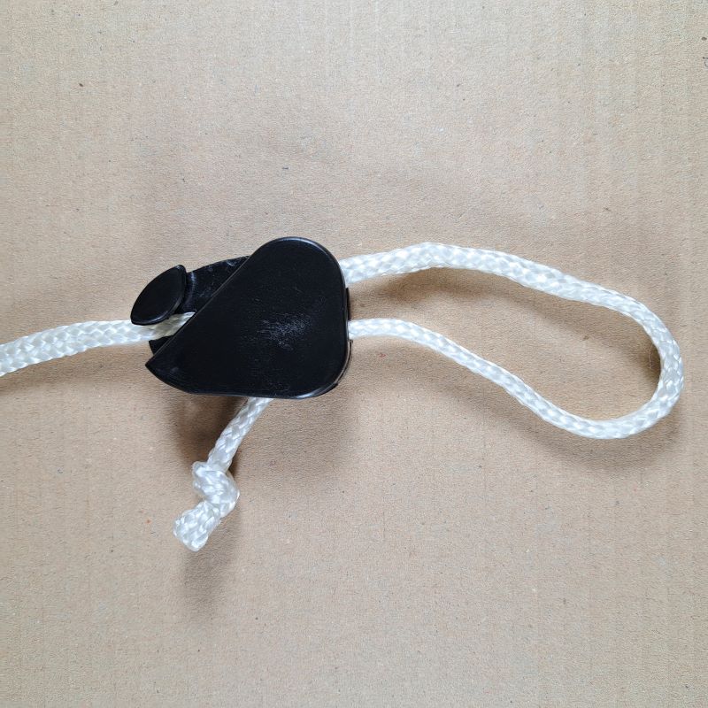 touwklem met spanlijn doorgevoerd