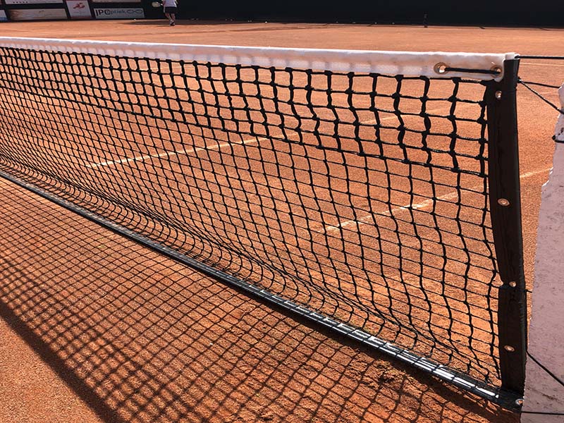 tennisnet met zwart band en glasfiberstok