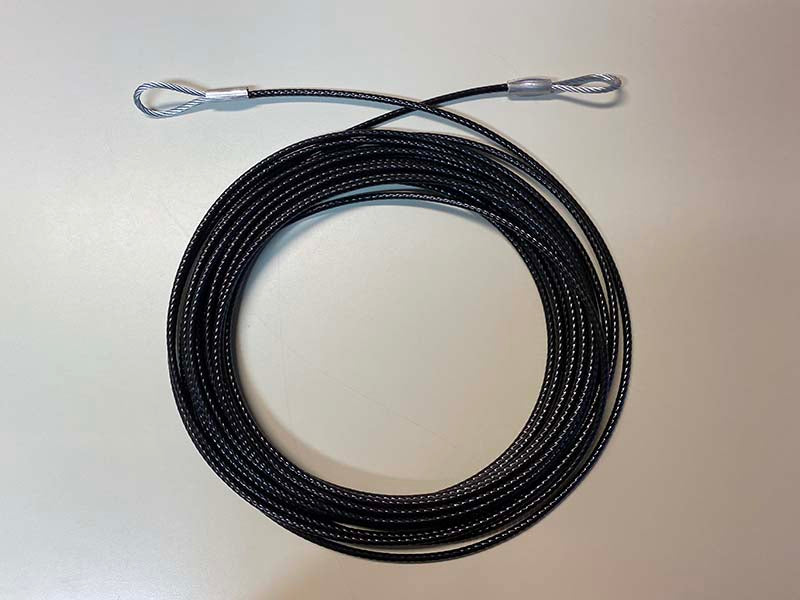 Met deze staalkbale speciaal voor tennisnetten hang je het tennisnet strak tussen de palennet